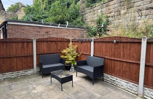 3BR, Sleeps 5, Free Parking, Fast WiFi, Near M62 & Leeds - Foto 3