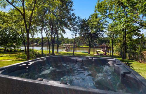 The Benjamin I - 2022 Built Luxury Retreat with Backyard Paradise with Hot Tub Outdoor Movie Screen Dock & Boat Rental - Foto 31