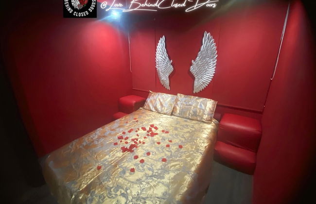 Stay & Play at Lovebehindcloseddoors - Foto 1