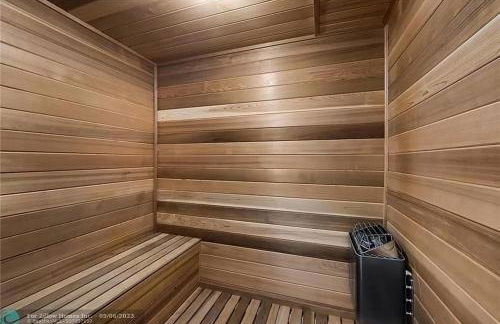 The Glamour of Upscale Downtown Ft. Lauderdale - Foto 26