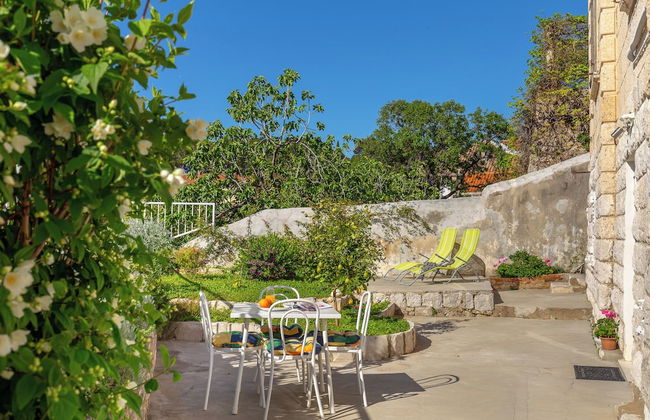 Hedera Estate, Hedera A10 - Photo 1