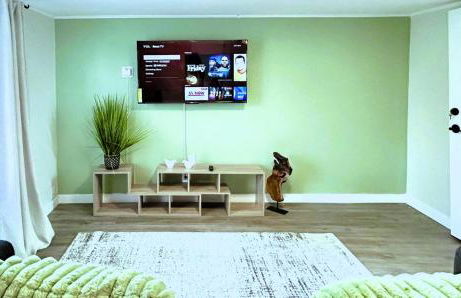 Charming & Bright Gem Prime Location Street Parking with AC - Foto 6