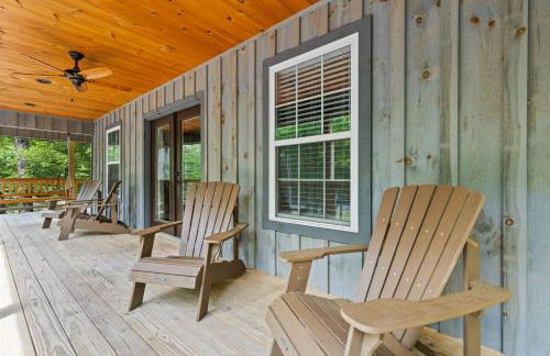 5-Star Cabin wHot Tub, Game Room, & Resort Perks! - Foto 23