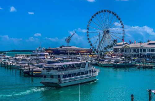 Artful Luxury in Miami Most Iconic Spot - Photo 22