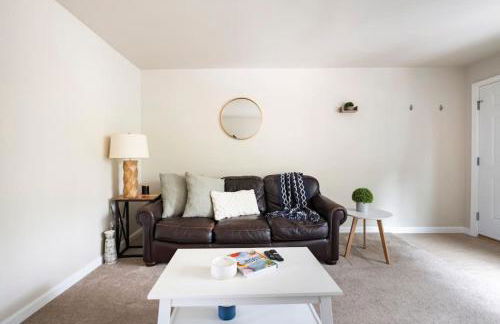 Spacious Kenmore Apartment- King Bed, Queen Bed, Fast Wifi - Foto 3