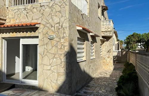 Apartment near sea beach and vibrant center - Photo 1