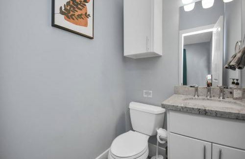 Skyline Views - Sleeps 10 Home Near Downtown - Photo 30