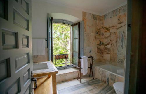 Palacio de Hualle - Photo 29