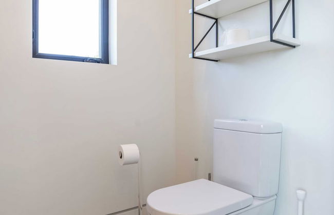 Luxe Weho Villa, Walk to Melrose Ave, Pool + Hot Tub North Vista by Avantstay - Photo 42