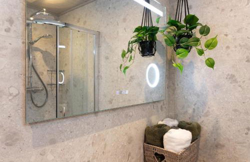 Sandmartin Lodge a lakeshore haven at Pine Lake Resort - Foto 49