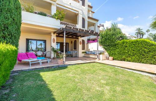 BELLA GADEA - Photo 1