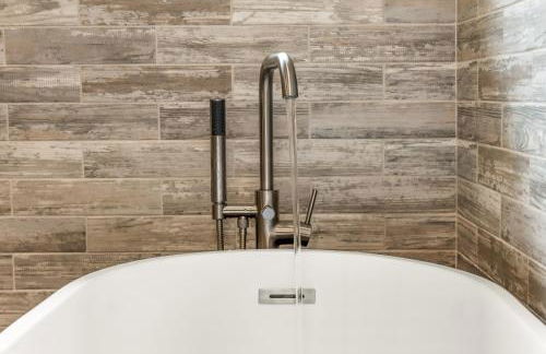 Spacious Comfort in Scenic Monument - Foto 35