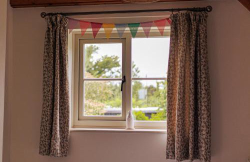 Dreamy Suffolk Country Cottage Escape - Photo 24