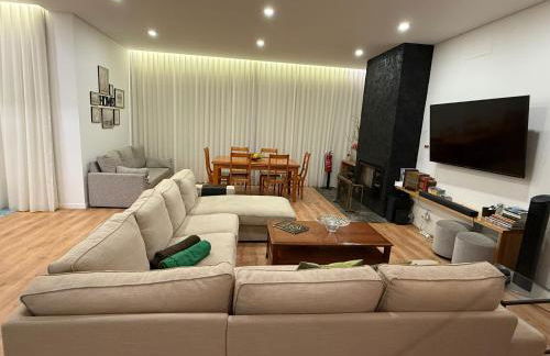 Lotus House - Heated Pool & Jacuzzi near the Beach - Photo 18