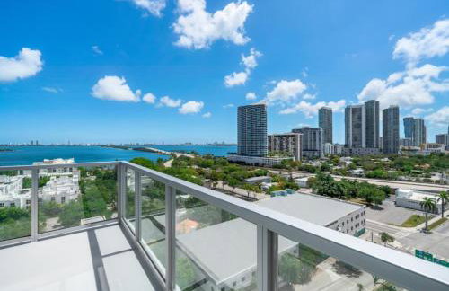 Luxury 2 Bedroom Corner Condo Walk to Design District, Infinity pool with Bay and City views, Gym, Free Parking Spot - Foto 6