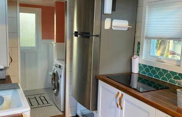 Lofted Bedroom Teal Tiny Home with Creek Views - Foto 11