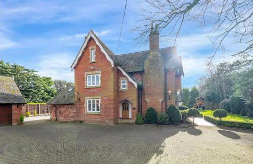 Luxury Detached House in Large Private Grounds, with Outdoor Jacuzzi and Sauna - Foto 68