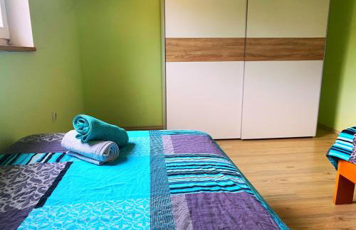 Modern Red & Blue Apartment - Photo 25