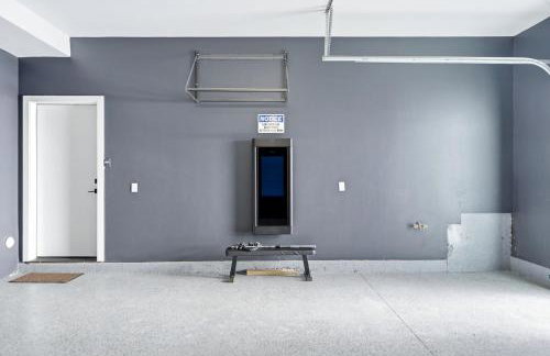 Luxury Hideout w Hot Tub Steam Shower - Photo 50