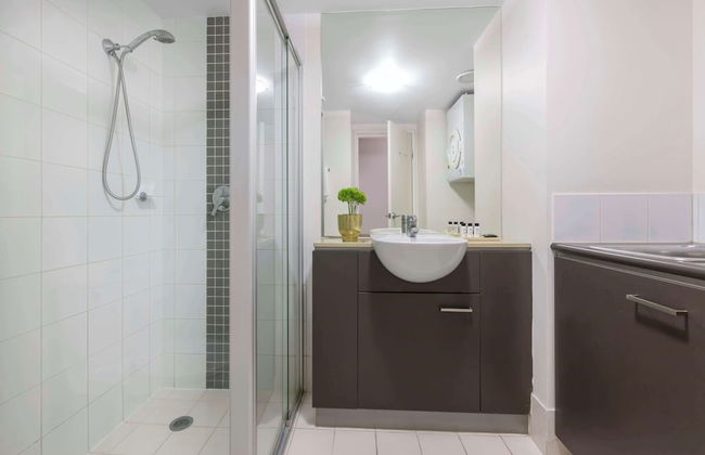 Oaks Brisbane Casino Tower Suites - Photo 12