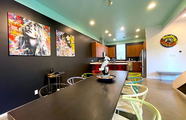 Massive Compound 20 Beds Rainey St 6 min Walk - Photo 4