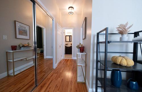 Sunlit 2BR Central Park North elevator & laundry - Foto 43