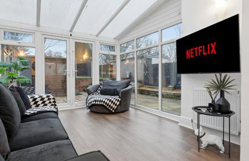 Lovely 4b Stay- Ideal for Contractors & Families - Photo 29