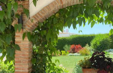 Villa with a big garden and heated pool - Photo 7