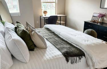 Elegant & Modern Plymouth 3-bed 25-bath Townhome - Foto 9