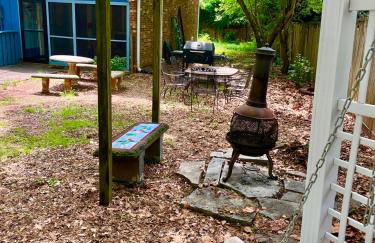 Family Friendly Downtown Home - Private Yard & Grill - Location, Location, Location! - Foto 9