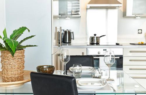 ShortstayMK Vizion apartments, with free superfast wi-fi, parking - Foto 22