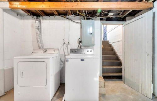 The Hideaway on Hazel- Luxury Smart Home w Hot Tub - Foto 34