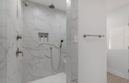 Lakefront Retreat Sleeps 15 Starlink Internet - Foto 12