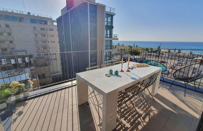 Daniel Ivoire - Photo 1