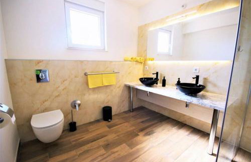 New Villa with Pool - Foto 12