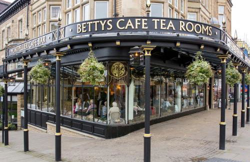 Large 4 bedroom home in Boston Spa village In-between York, Harrogate and Leeds, Sleeps 9 - Foto 24