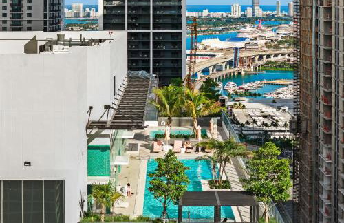 Stylish Apt with Rooftop Pool in Downtown Miami - Foto 48