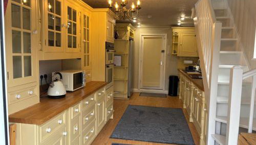 The Corner House, 36, Broadway Road, - Foto 3