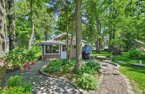 White Lake Home with Patio, Fire Pit, Boat Dock! - Foto 2