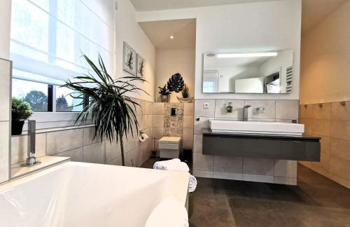 BohnApartments Luxury Villa Berlin - 210qm - Wintergarten - Kamin - 4 kostenlose Parkplätze - 6 Schlafzimmer - Neubau - Luxusausstattung - Foto 13