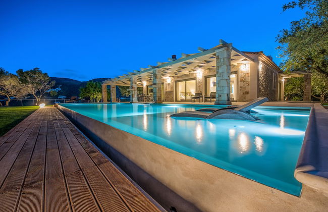 Artina Luxury Villa - Photo 25