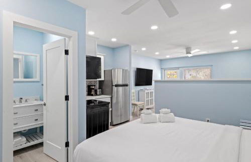 Captain Ed's - Charming Studio at PalmView of Sanibel with Bikes - Photo 6