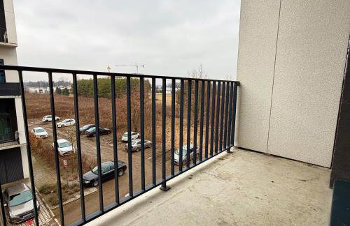 Wrocław Airport Studio with Mezzanine by BookingHost - Foto 11