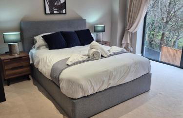 #23 Lux stylish 2 bed 2 bath with balcony NEC n12 - Sleeps 4 - "Perfect for contractors and Families - Free Parking" - Foto 22