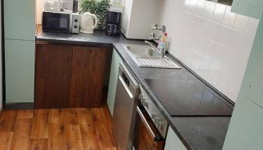 Large Central Apartment - MODERN & Fully Equipped - near fair - Foto 5, stove, dishwasher, toaster, minibar