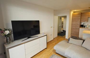 Executive E15 Apartment - Skyline Terrace & Free Private Parking - 5-min Walk to Abba Arena - Foto 40
