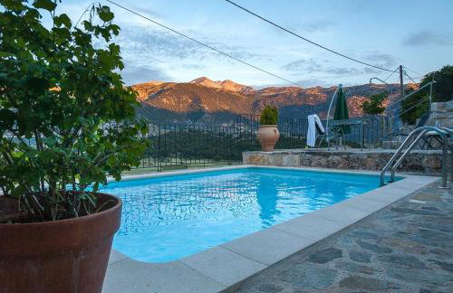 Private Stone villa-Pool and Maountain view - Foto 3