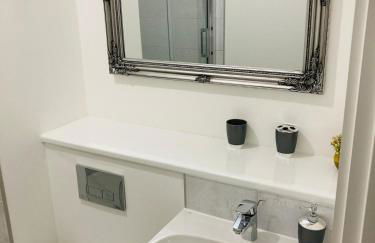 2 Bedroom Luxury Apartment! City Center with Free Parking! - Foto 23