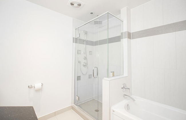 Luxurious 1bdrm Apartment With Parking and Wi-fi - Photo 2