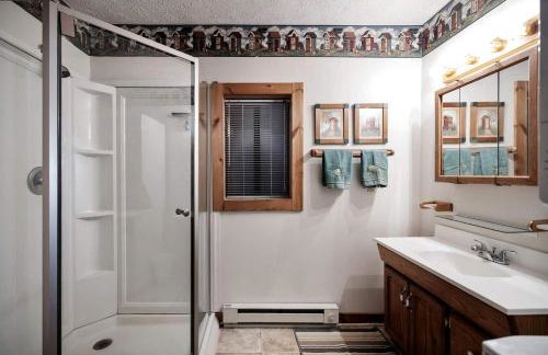 Lustrous Lakefront Cabin Oasis near Lake Ferndale in West Virginia - Foto 33